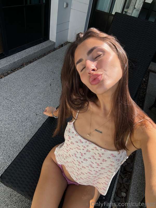 touch urself while dming me n i’ll guide u 🥰