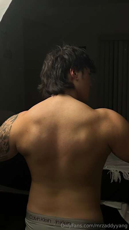 I need someone to scratch my back 😏 can you? 