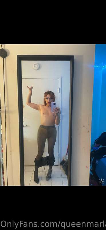 Black pantyhose look good on me, boys?