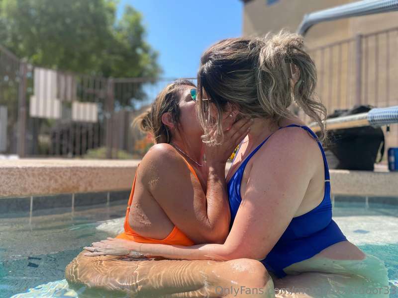 LIVE now on my free page with Taytum!!!