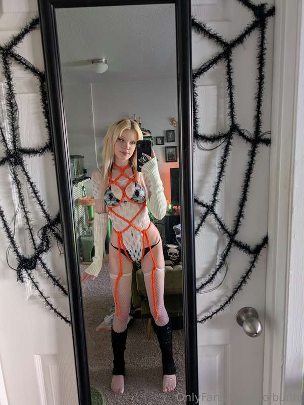 I couldn't find regular body rope in orange so I just bought..