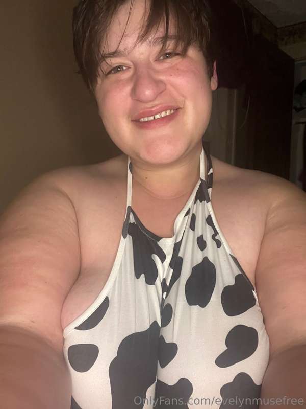 Just enjoying my cute self. Tummy, ass, and all. 🥰😘