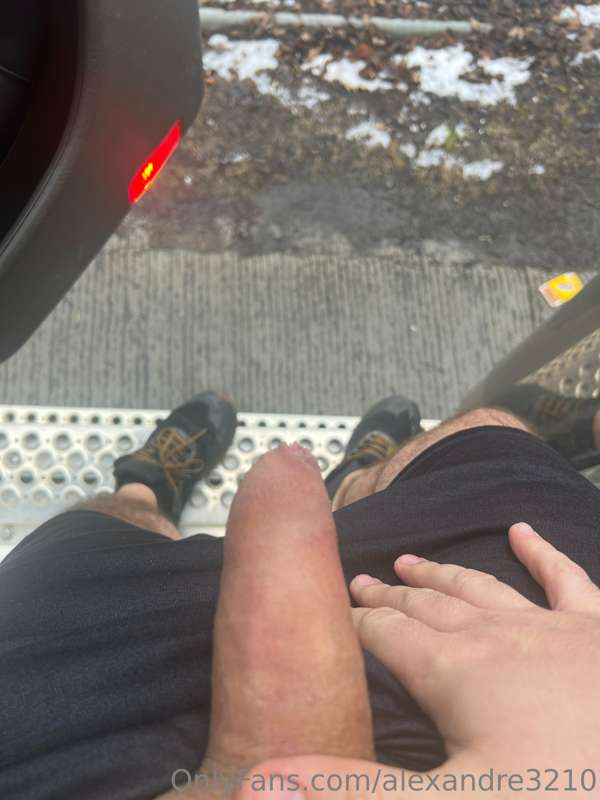 I was too horny while driving i had to stop for a quickies 😏