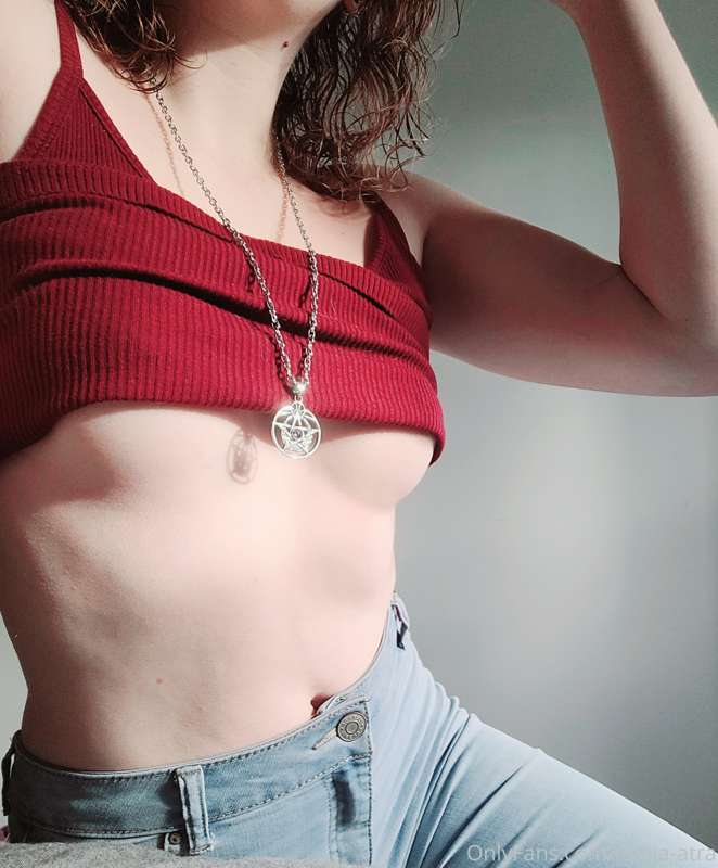 I was feeling my outfit and testing the new phone!
