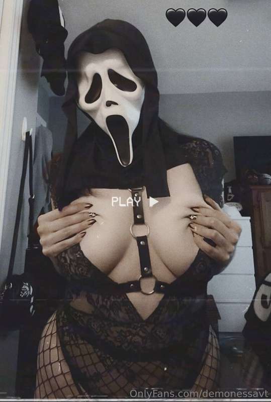 More spoopy things coming 🖤👻
