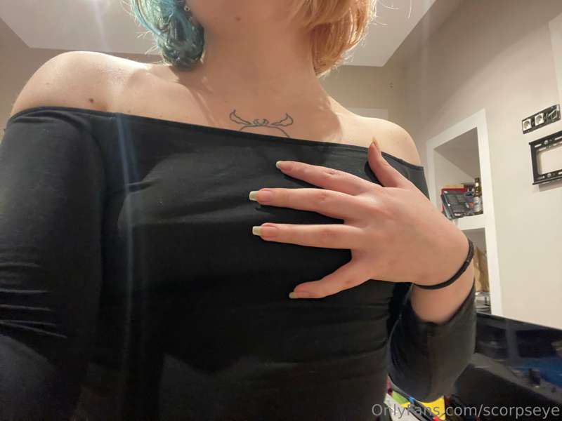 Pic without the shirt above! 💕