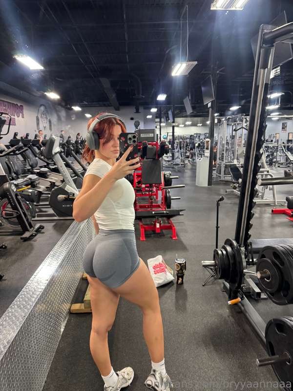 Flexing because I can.🍑