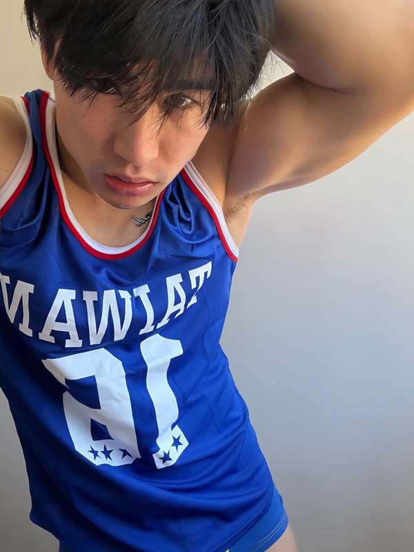 Should I make a video with my 😏 in this outfit captain? 😜