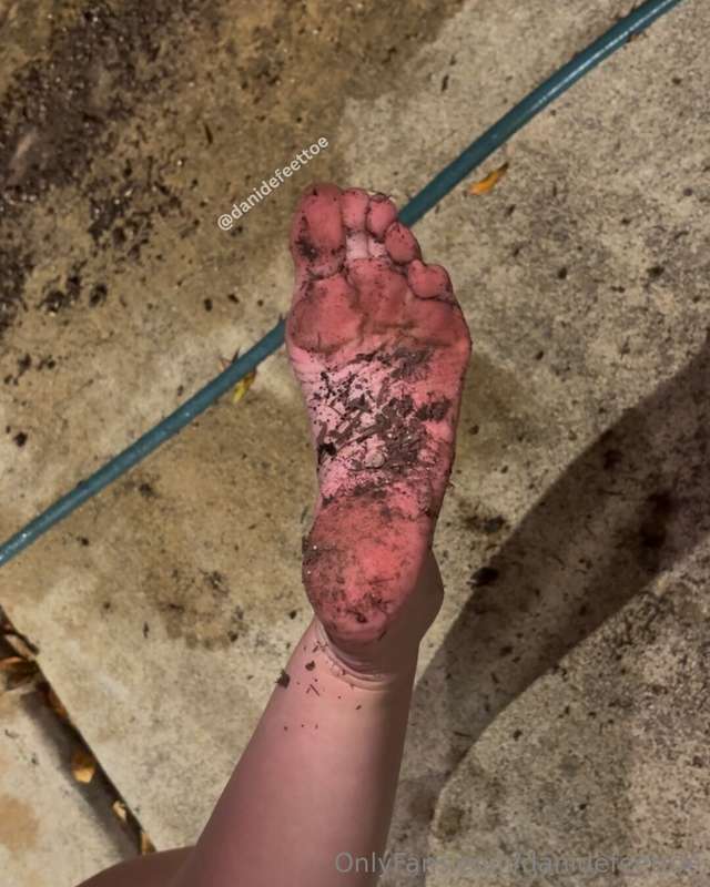 Dirty soles make for dirty minds 😈