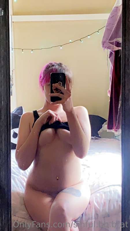 Sorry I’ve been slacking with posting, Enjoy these 3 pics🥵😘