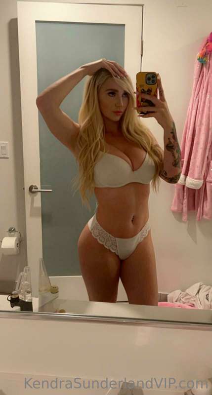 Photo 368 of Kendra Sunderland on Tocromo