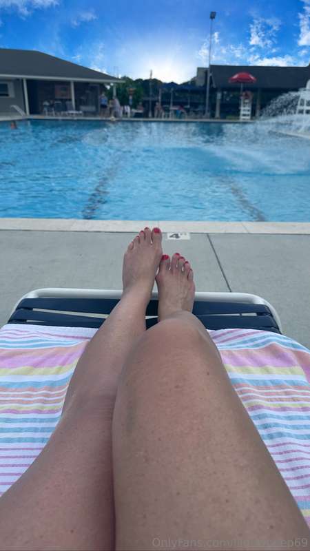 Tuesday Motivation! I need a pool and couch partner today! 