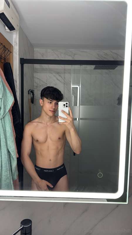 Showing off every inch… think you could resist me?💦