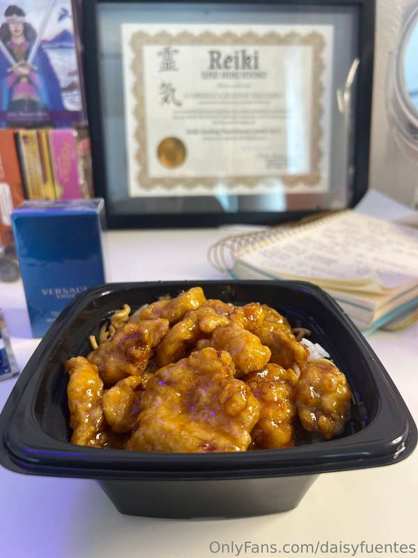Been living off of orange chicken and white rice 🍚 lately lo..