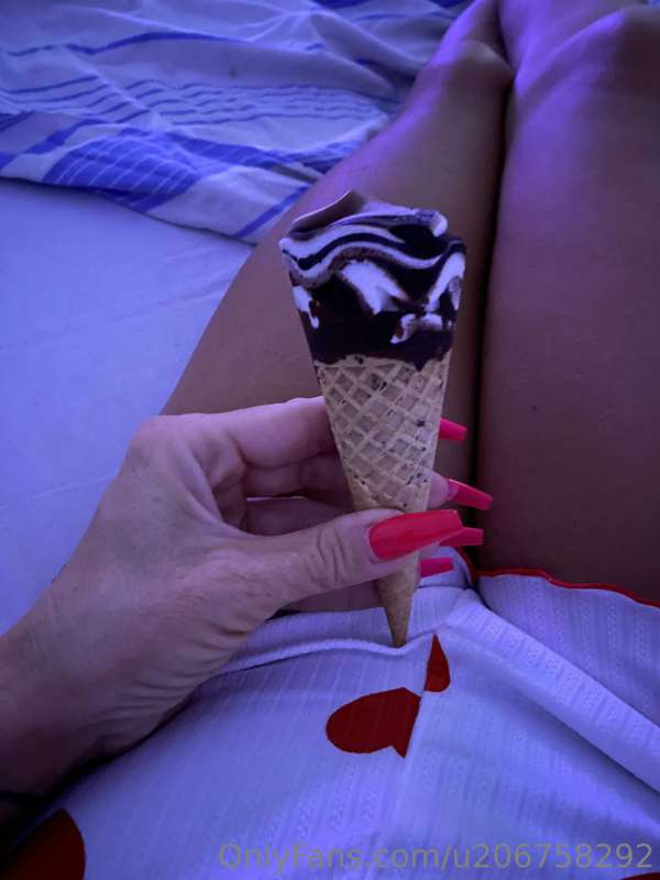 Ice cream 4 U, my fan? 😇🍨😋
