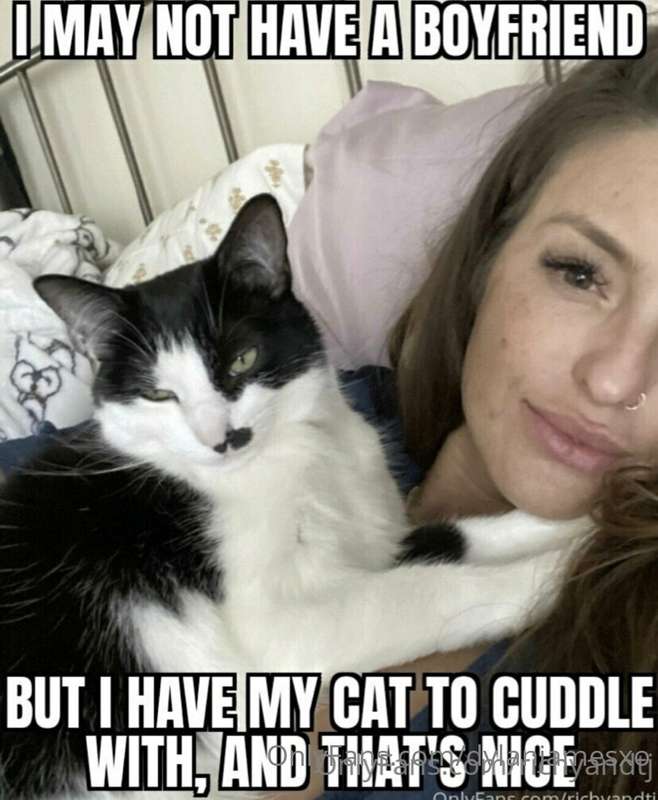 I’ll always have my pussy to cuddle with  🐈  send me your me..