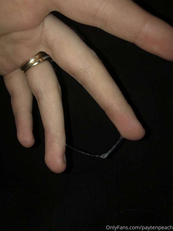swipe for my juicy pussy 😜