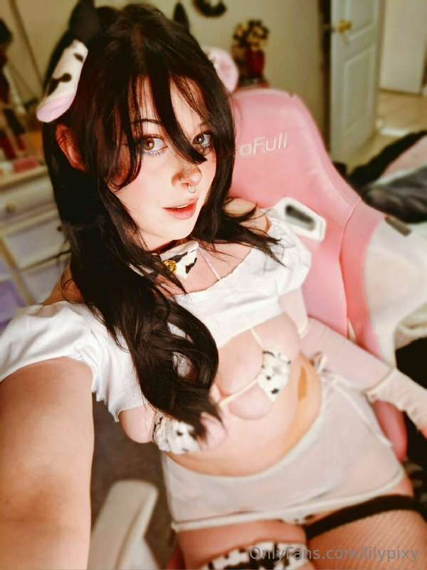 Come see me on chaturbate in tenish minutes ♡ link in bio