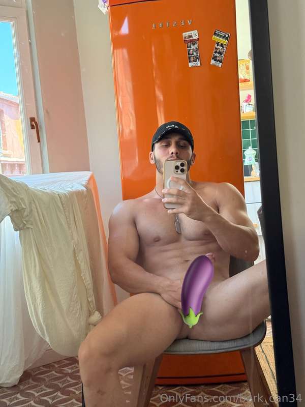 Blame the weather🥶 It’s making me horny💦Dm if you want to se..