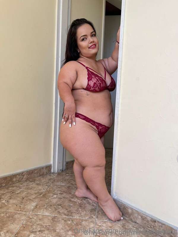 💦 This little babe @minijuli.official dreams of showing all ..