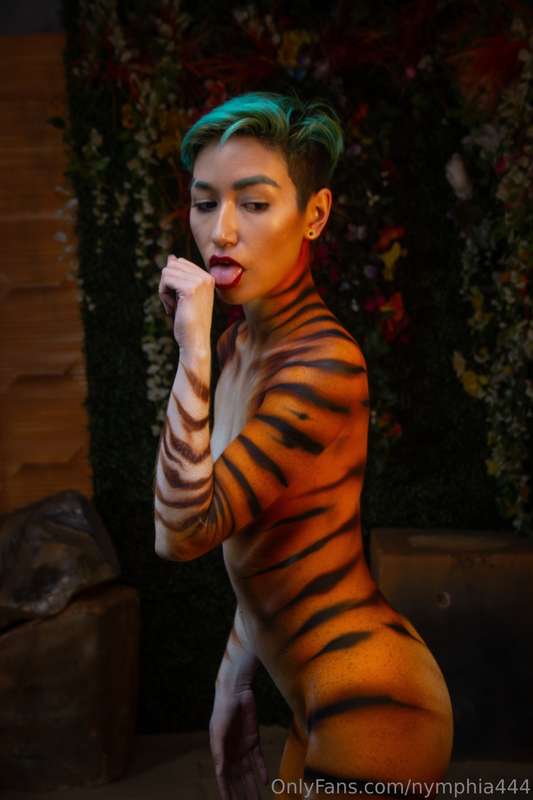 Who’s ready to pounce on my tiger shoot?? 🐯😈✨😘 releasing the..
