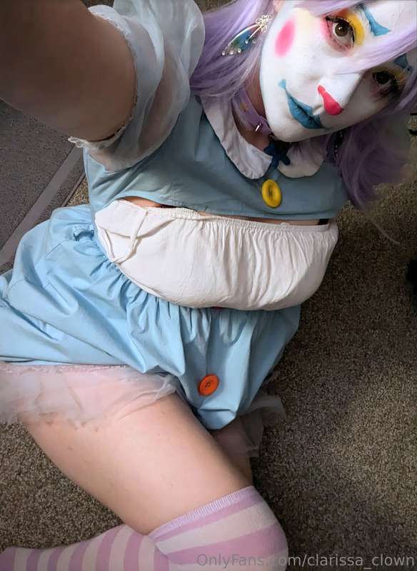 THIS is what happens when you ask a shy clown girl if you ca..