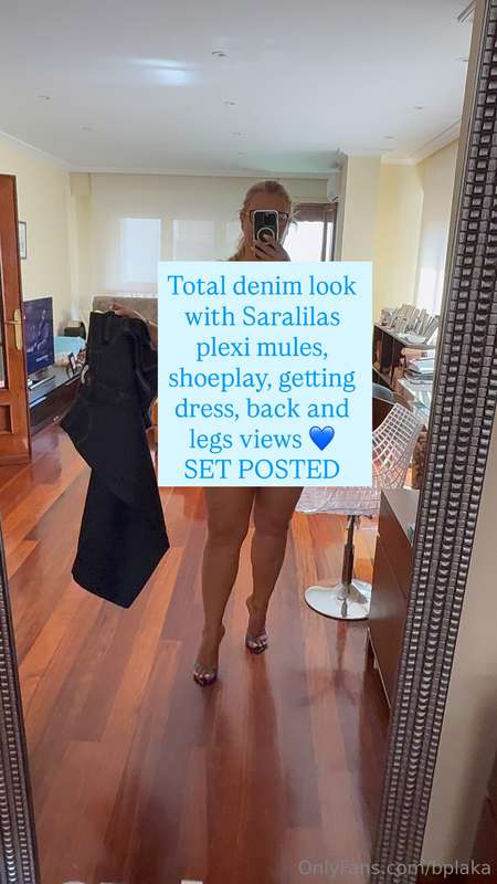 Total denim look with Saralilas plexi mules, shoeplay, getti..