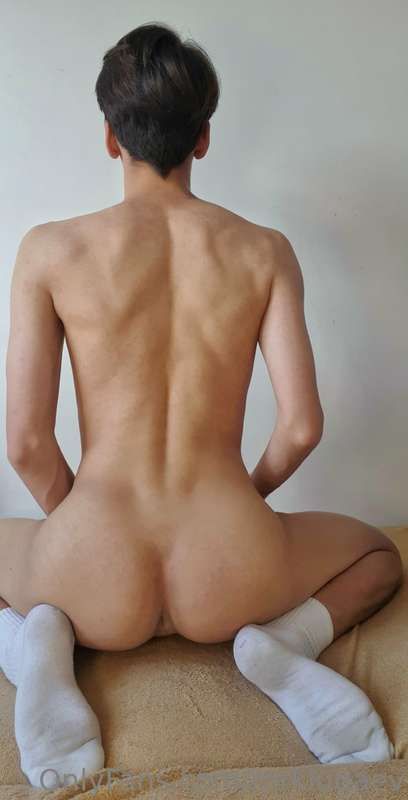 Do u wanna see a hole?)