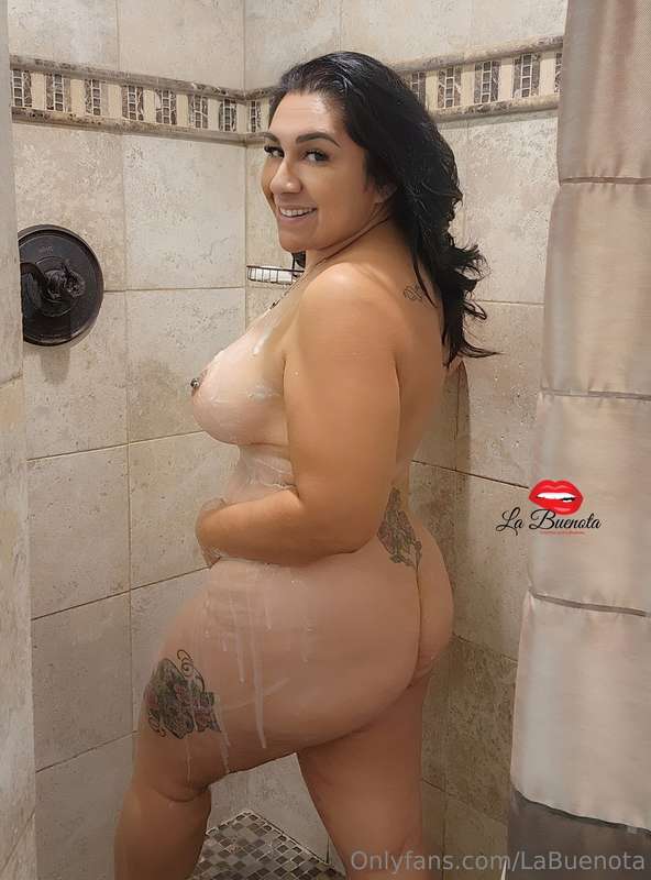 Rise and shine😍. Who's going to lather me up?