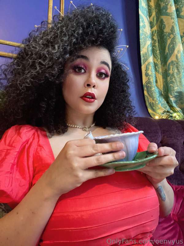 Went to a tea party and might have had too many peach Bellin..