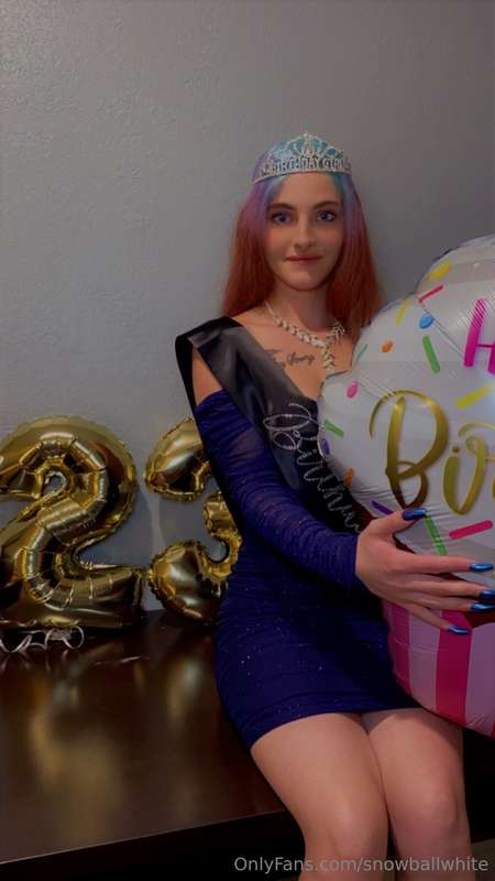 All I want for my birthday is a big ass cock 👅 think you can..