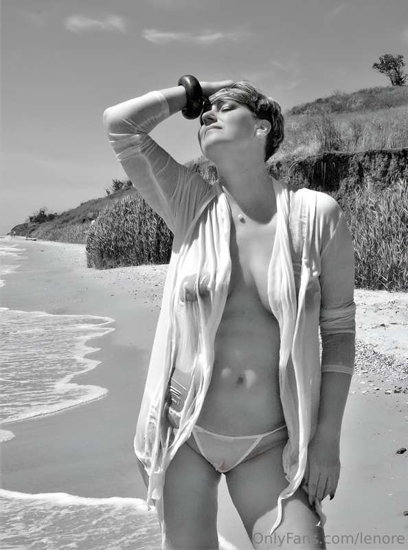 20% weekend discount on my premium page @lenore_models Onlyf..