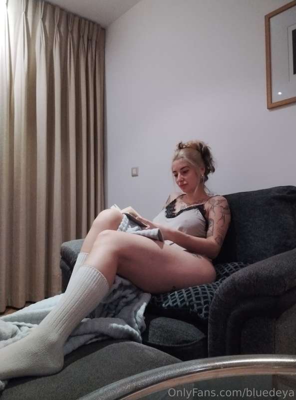 Someone else likes to read?😊