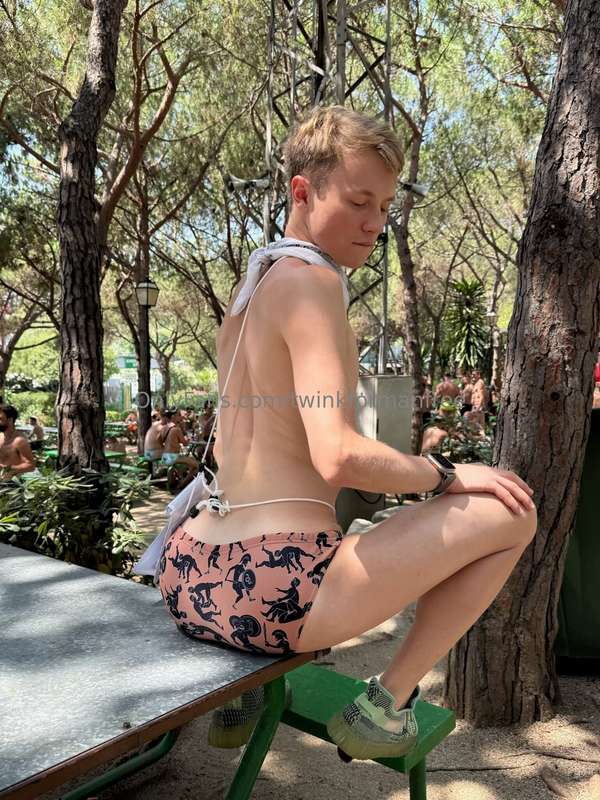 Forget the appetizers, the main course is right here 🍽️ 😈
