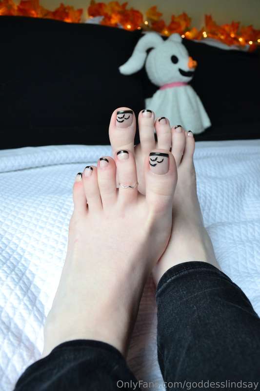 One of my halloween mani pedis and cute new heels 🦇🥰 Which p..