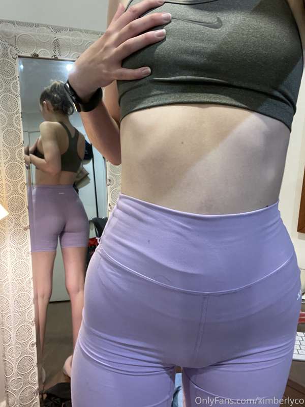 Do you like what you see in the mirror???? Xxx ❤️😈🥵