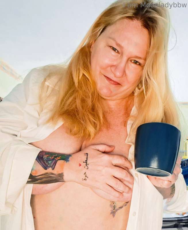 Want more Moonlady? Check out my Vip! Things are naked-er ov..