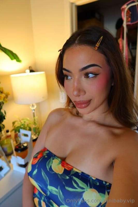 Felt cute 🥰 I love it when I catch you looking at me 😉