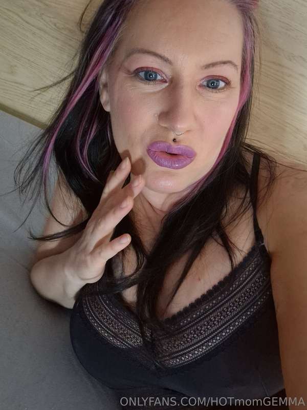 hotmomgemma