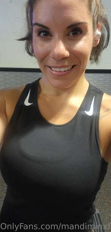 Working hard to be the best. Tip or DM me and I’ll hit you u..