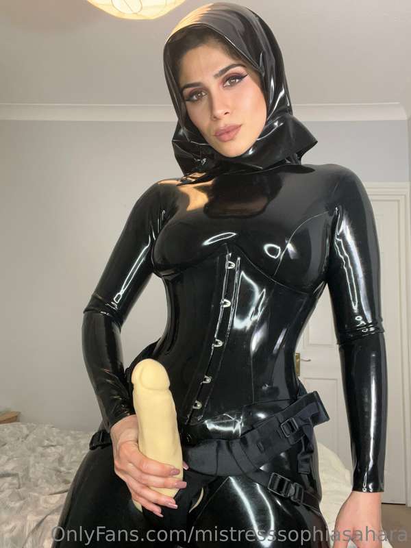 Muslim mommy has a big task for you 