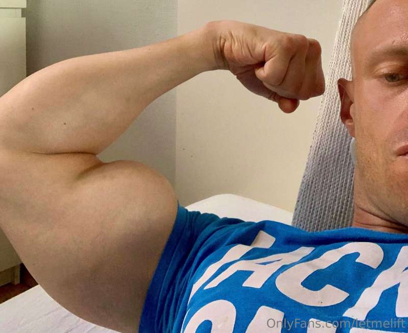 much needed rest day 
dieting + working out = 😵