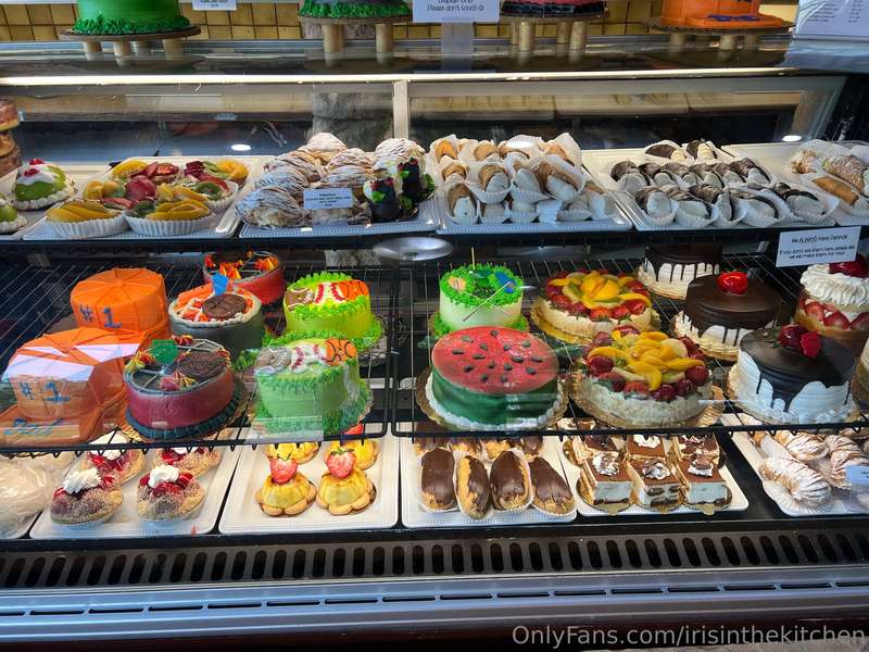 I’ll take two of each please! 🤏🎂🥮🥧🧁