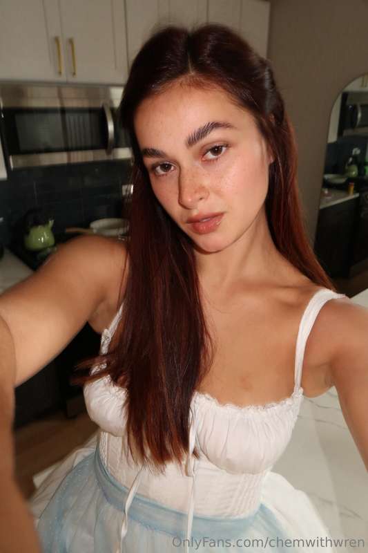 Cooking us dinner 👩🏻‍🍳