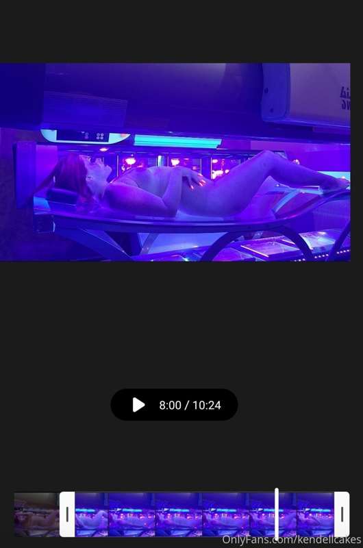Who wants to see me get freaky in the tanning bed 🤤 Tip Tip ..