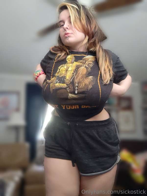 I just wanna cuddle and watch Star Wars 😮‍💨I'm sick of being..