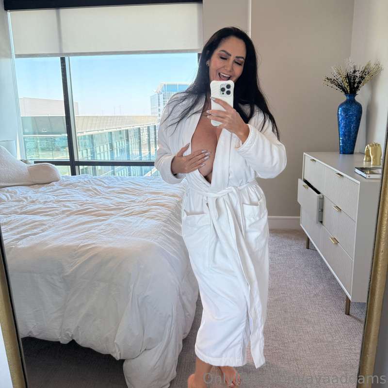Foto 527 de Ava Addams no Tocromo