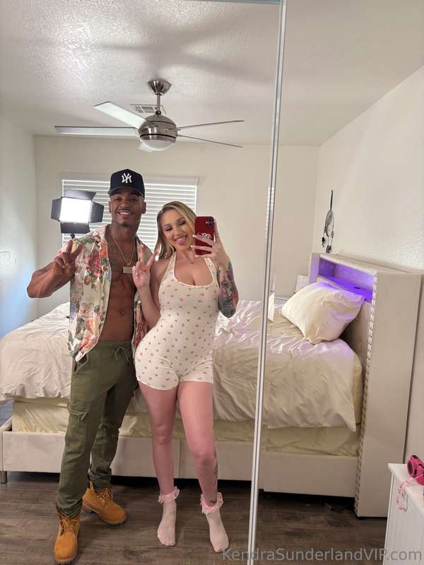 Photo 566 of Kendra Sunderland on Tocromo