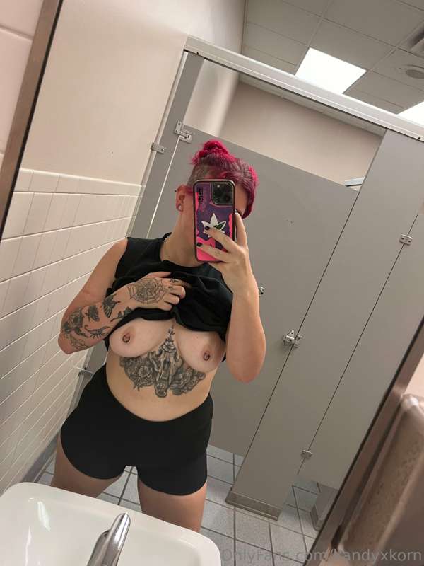 happy titty tuesday ya filthy sluts! 😈🩷

ps i got new nipple..