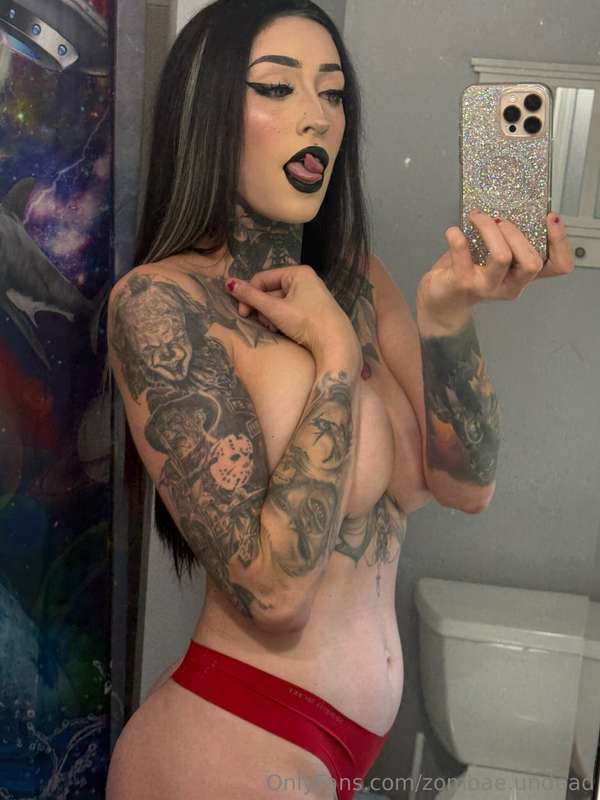 Mommy is hungry for some cum 👅💦